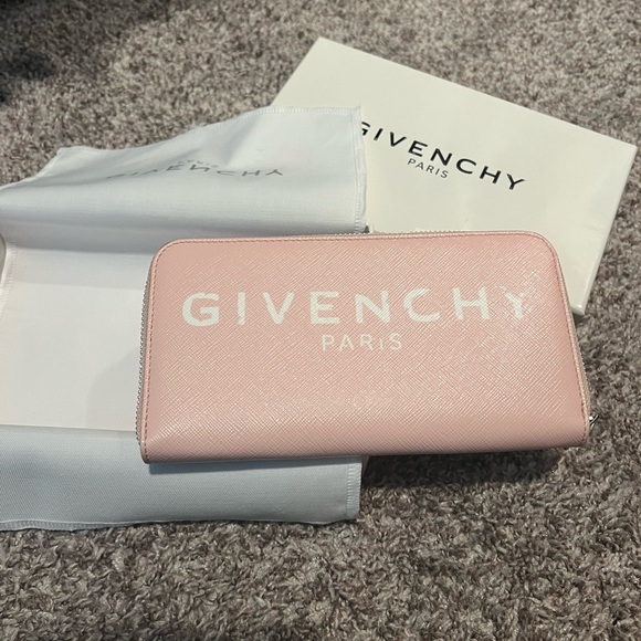 Givenchy Logo Zip Wallet - Picture 1 of 4
